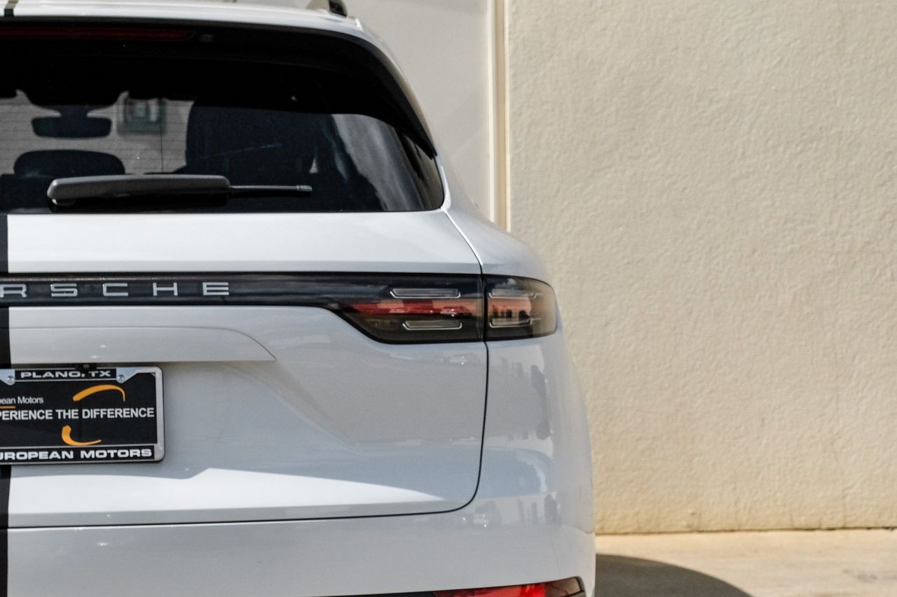 Porsche Cayenne Vehicle Main Gallery Image 51