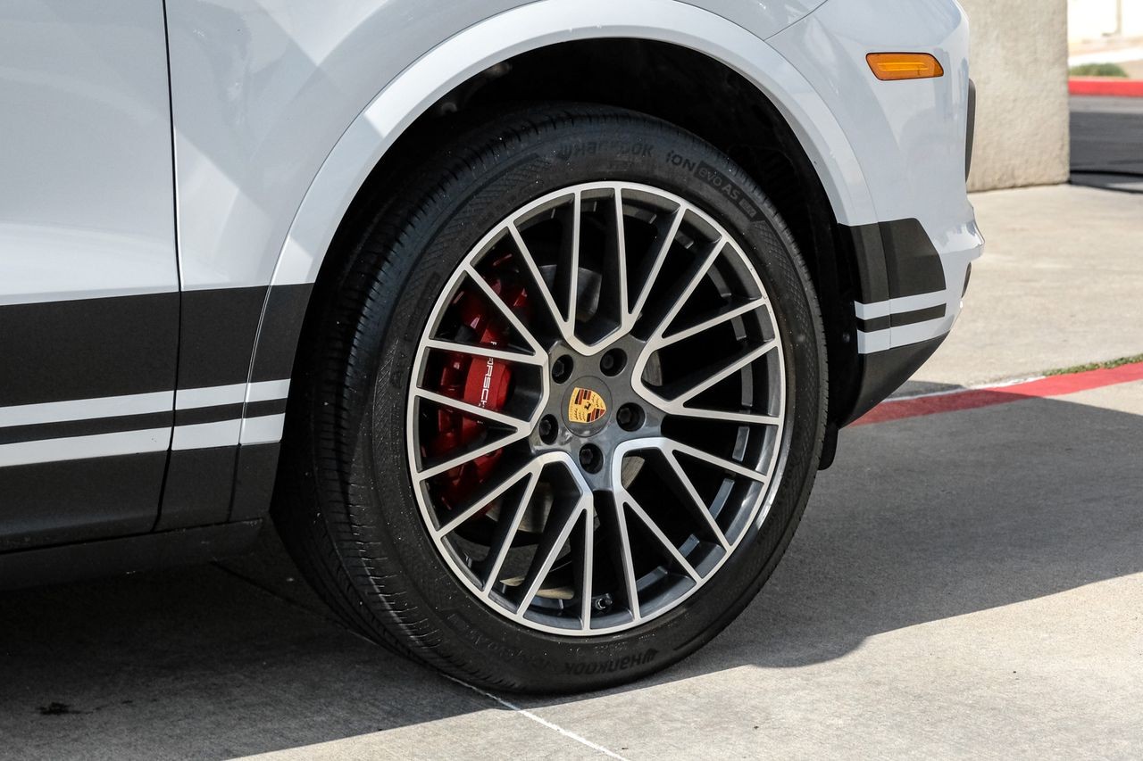 Porsche Cayenne Vehicle Main Gallery Image 56