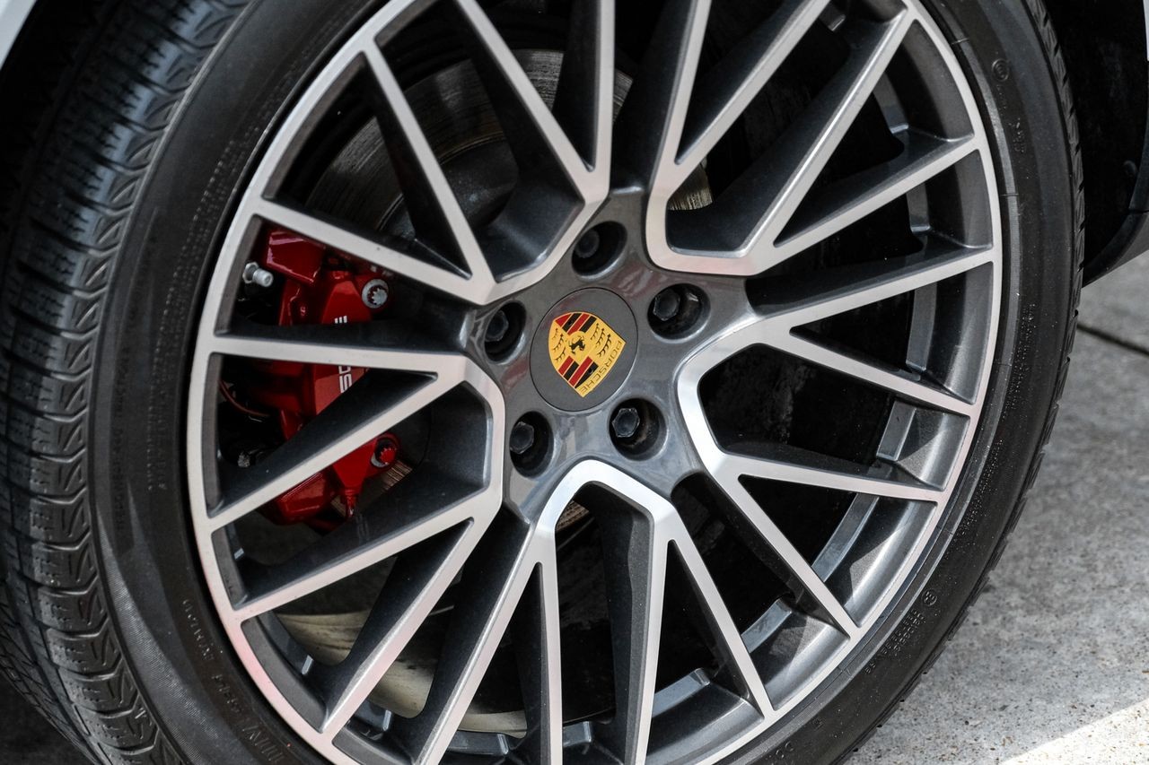Porsche Cayenne Vehicle Main Gallery Image 59