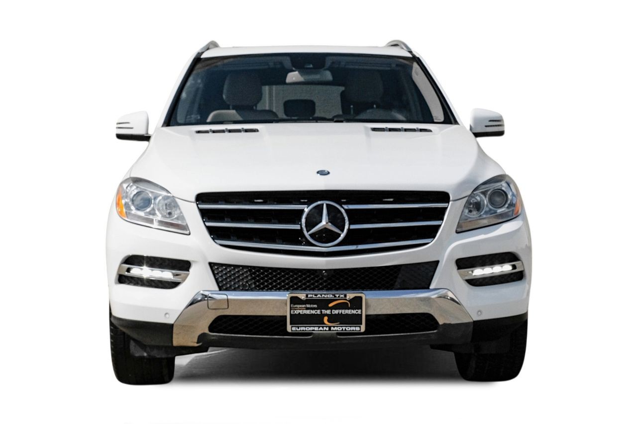 Mercedes-Benz M-Class Vehicle Main Gallery Image 06