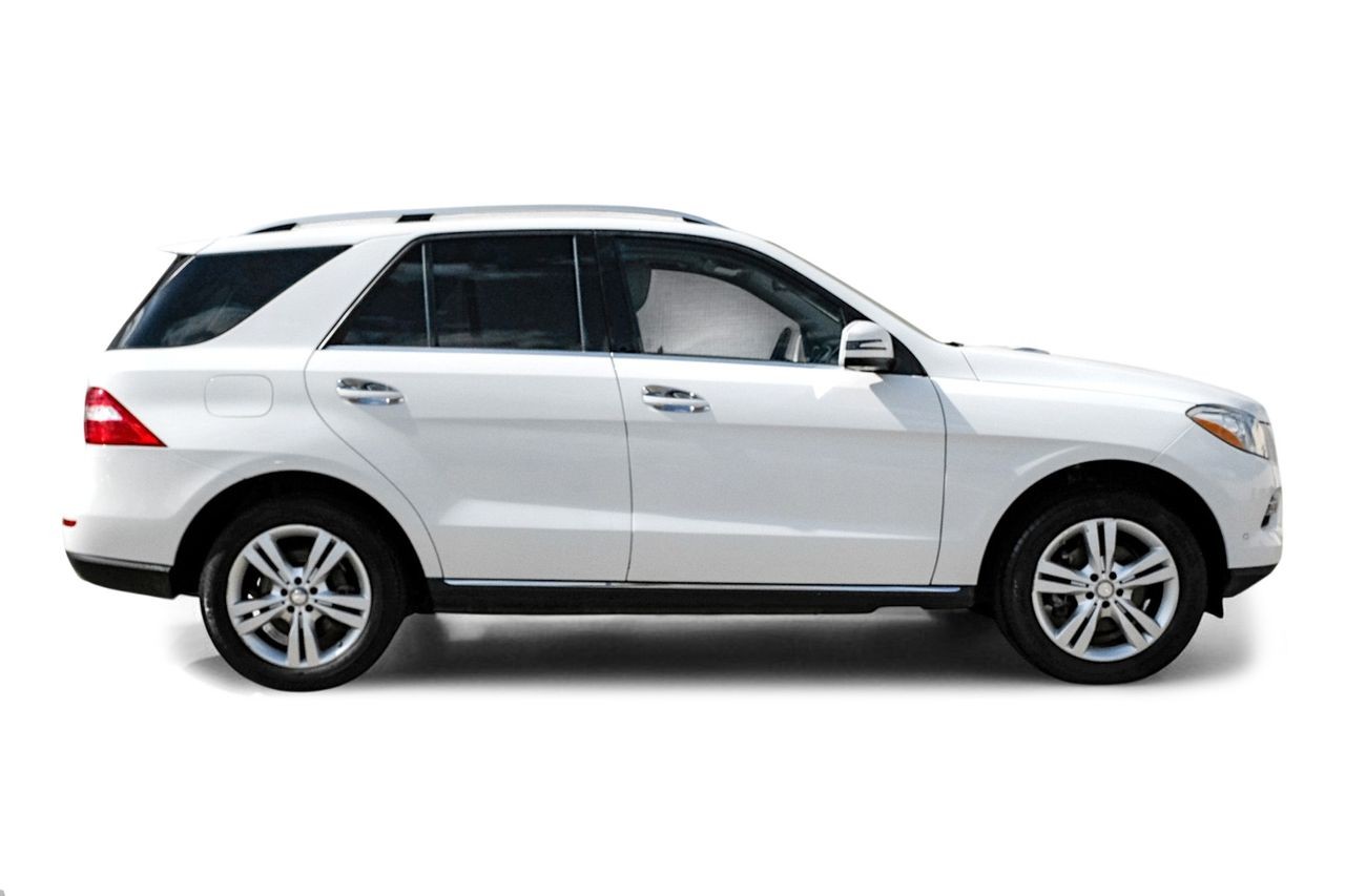 Mercedes-Benz M-Class Vehicle Main Gallery Image 08