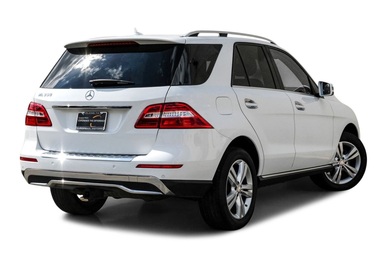 Mercedes-Benz M-Class Vehicle Main Gallery Image 09