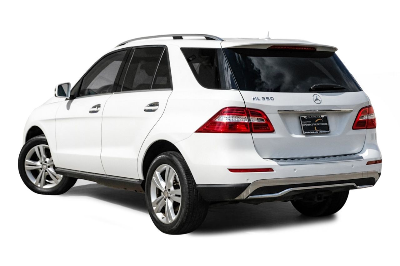 Mercedes-Benz M-Class Vehicle Main Gallery Image 11