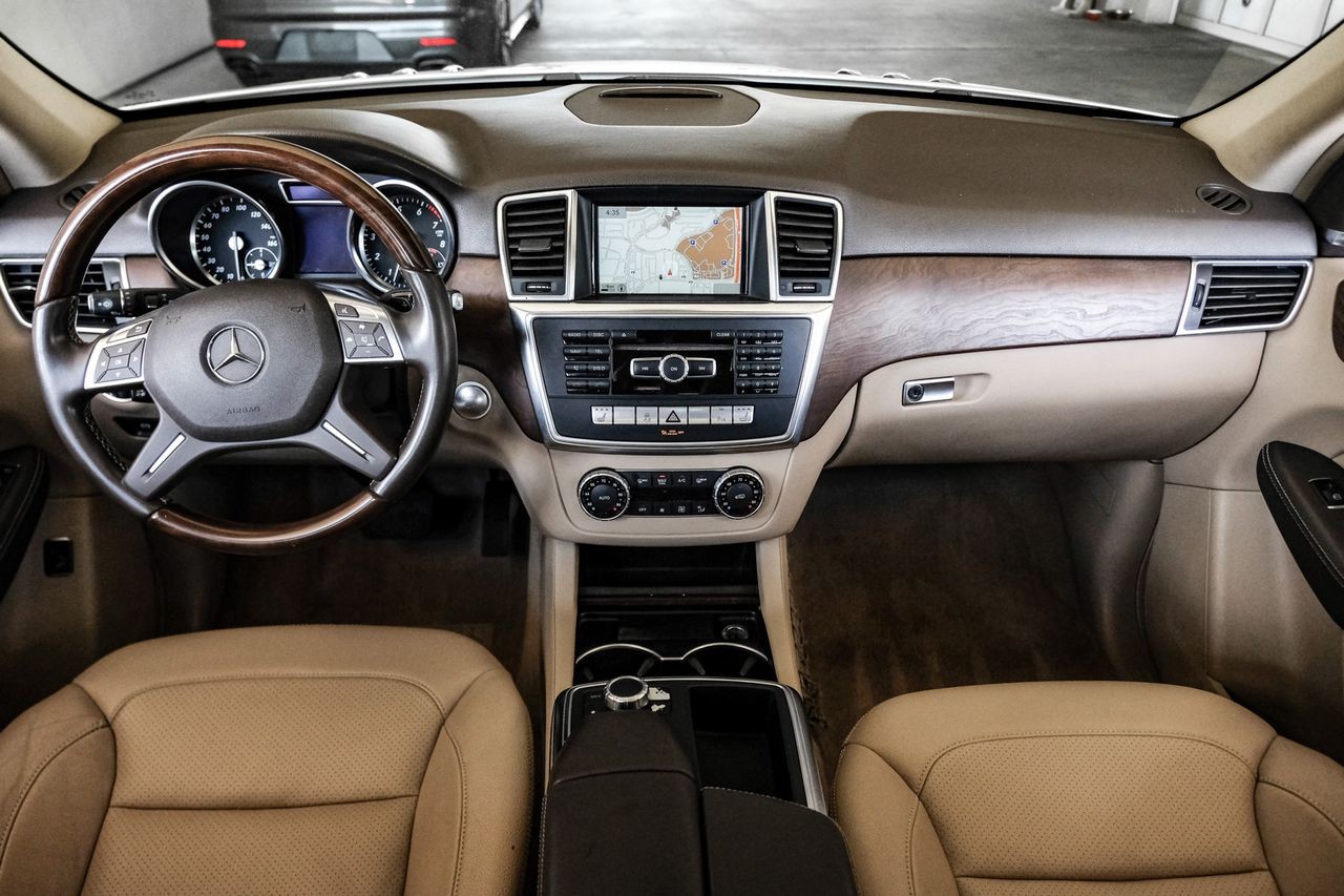 Mercedes-Benz M-Class Vehicle Main Gallery Image 15
