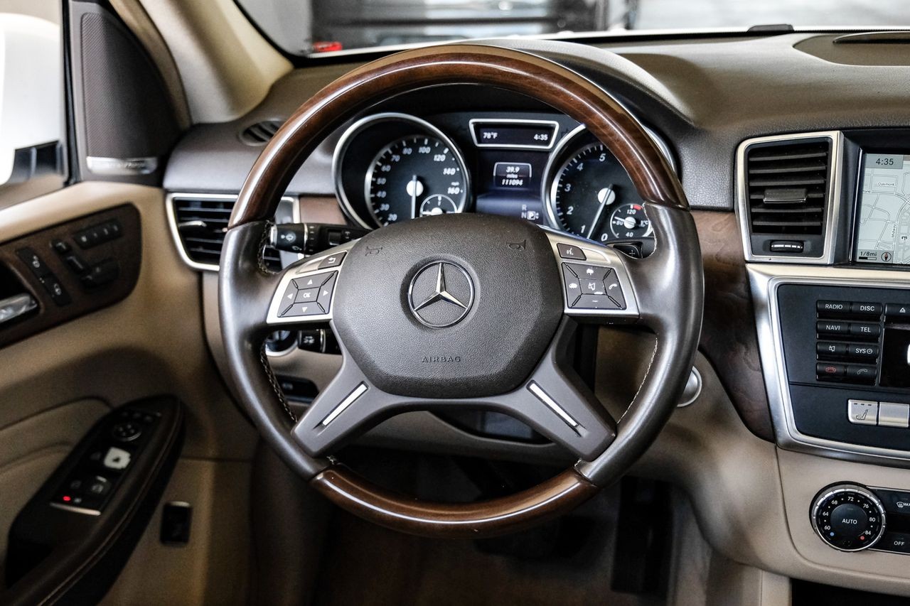 Mercedes-Benz M-Class Vehicle Main Gallery Image 16