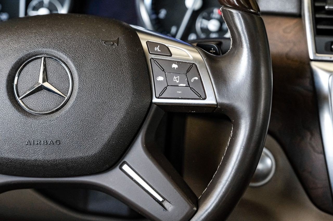 Mercedes-Benz M-Class Vehicle Main Gallery Image 18