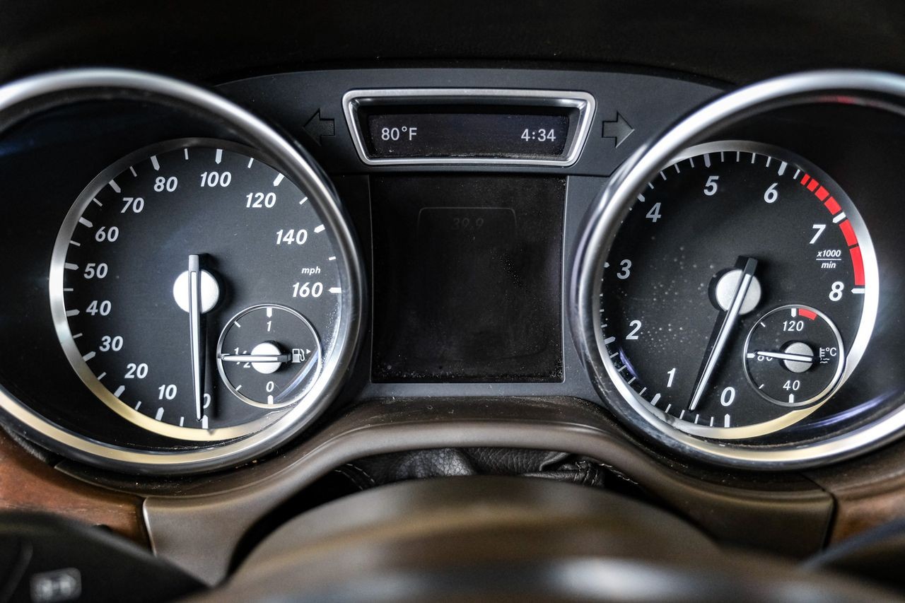 Mercedes-Benz M-Class Vehicle Main Gallery Image 19