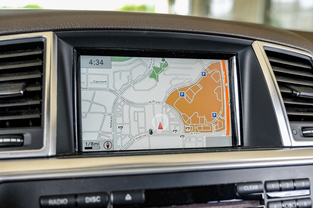 Mercedes-Benz M-Class Vehicle Main Gallery Image 21