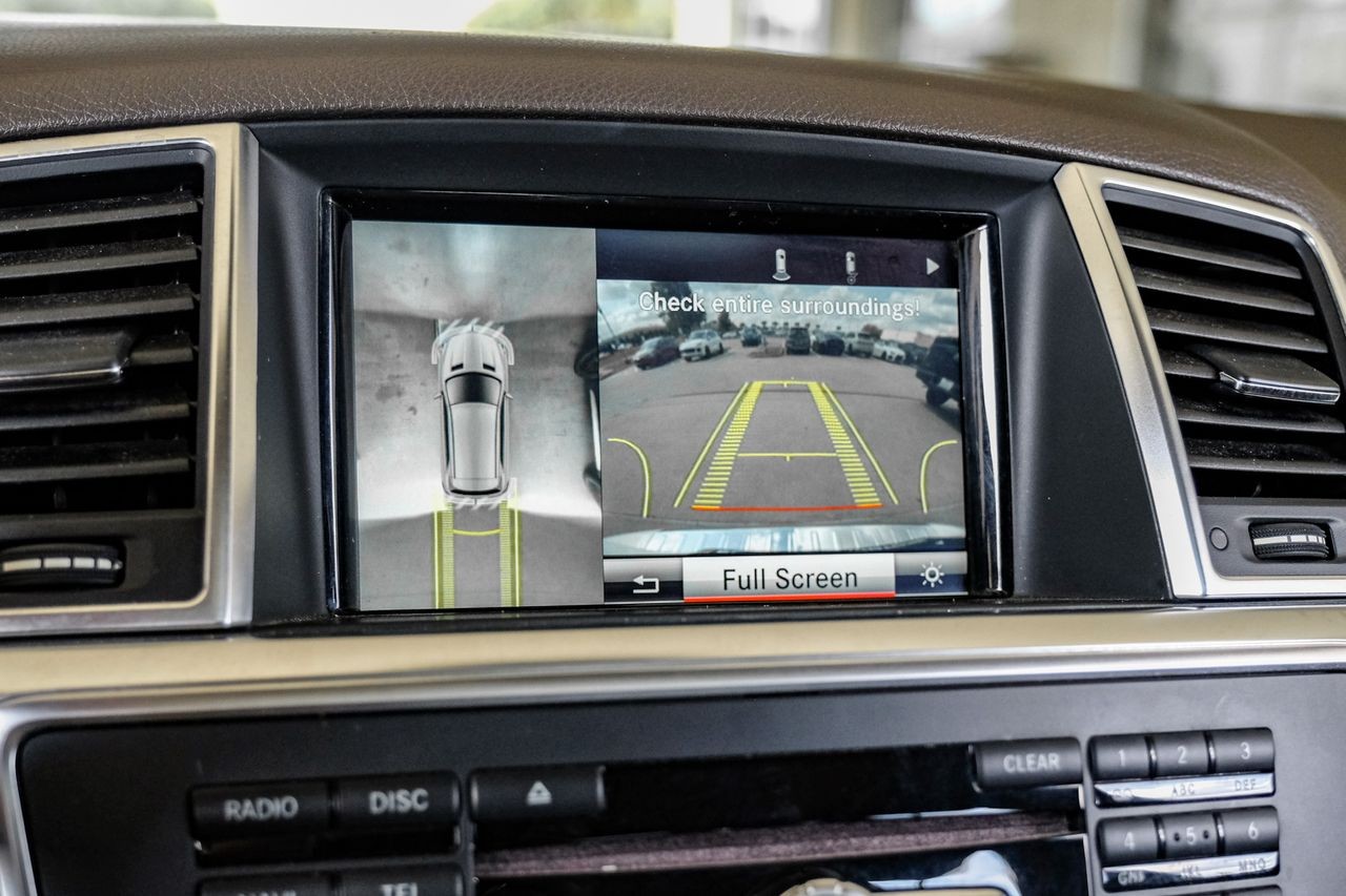 Mercedes-Benz M-Class Vehicle Main Gallery Image 22
