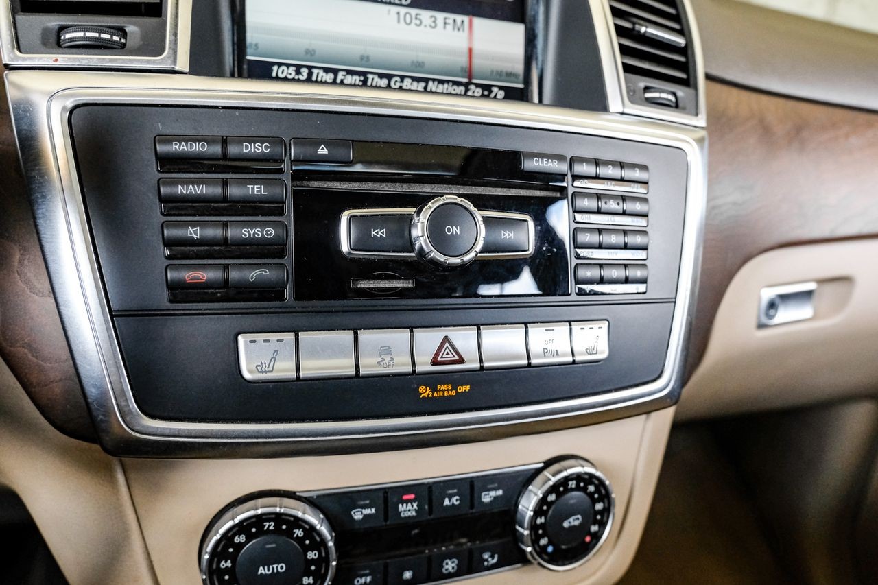 Mercedes-Benz M-Class Vehicle Main Gallery Image 23