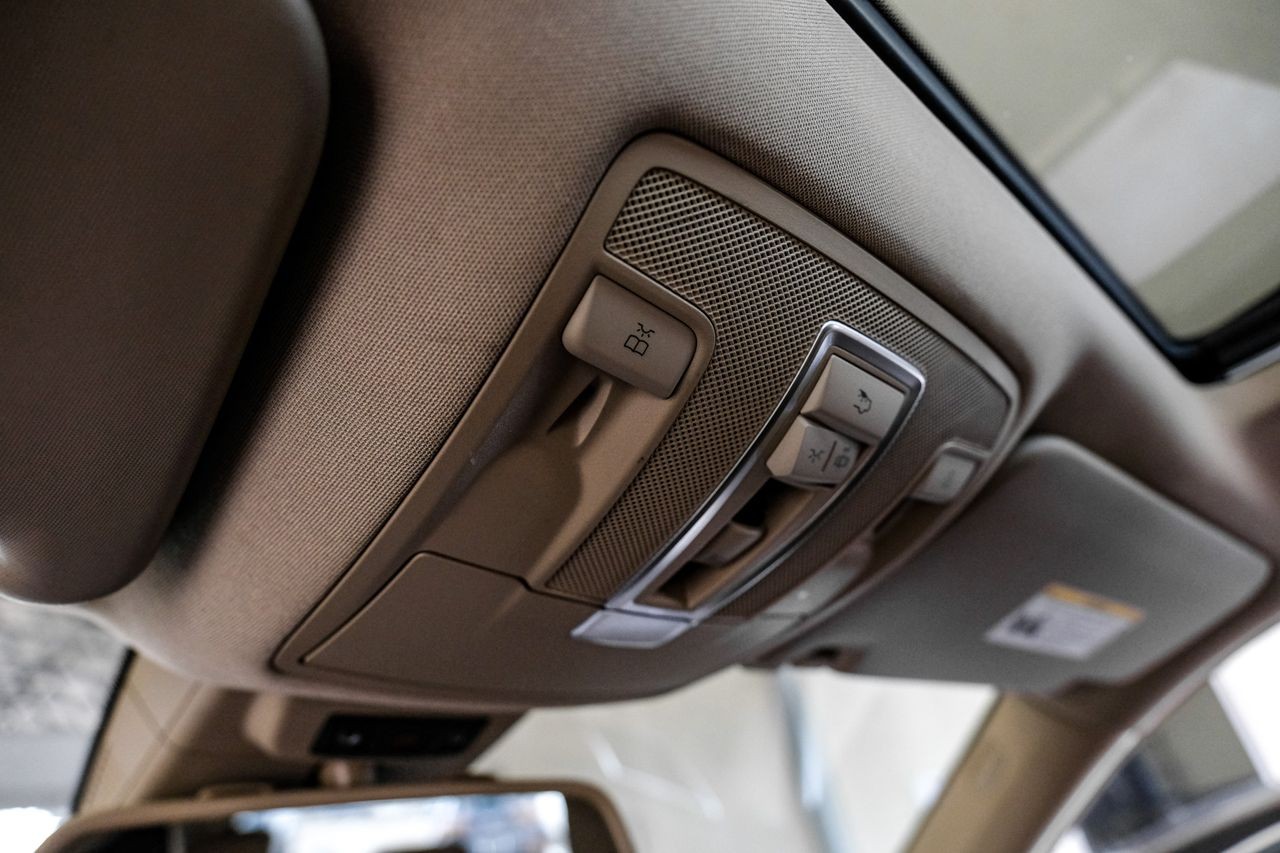 Mercedes-Benz M-Class Vehicle Main Gallery Image 28