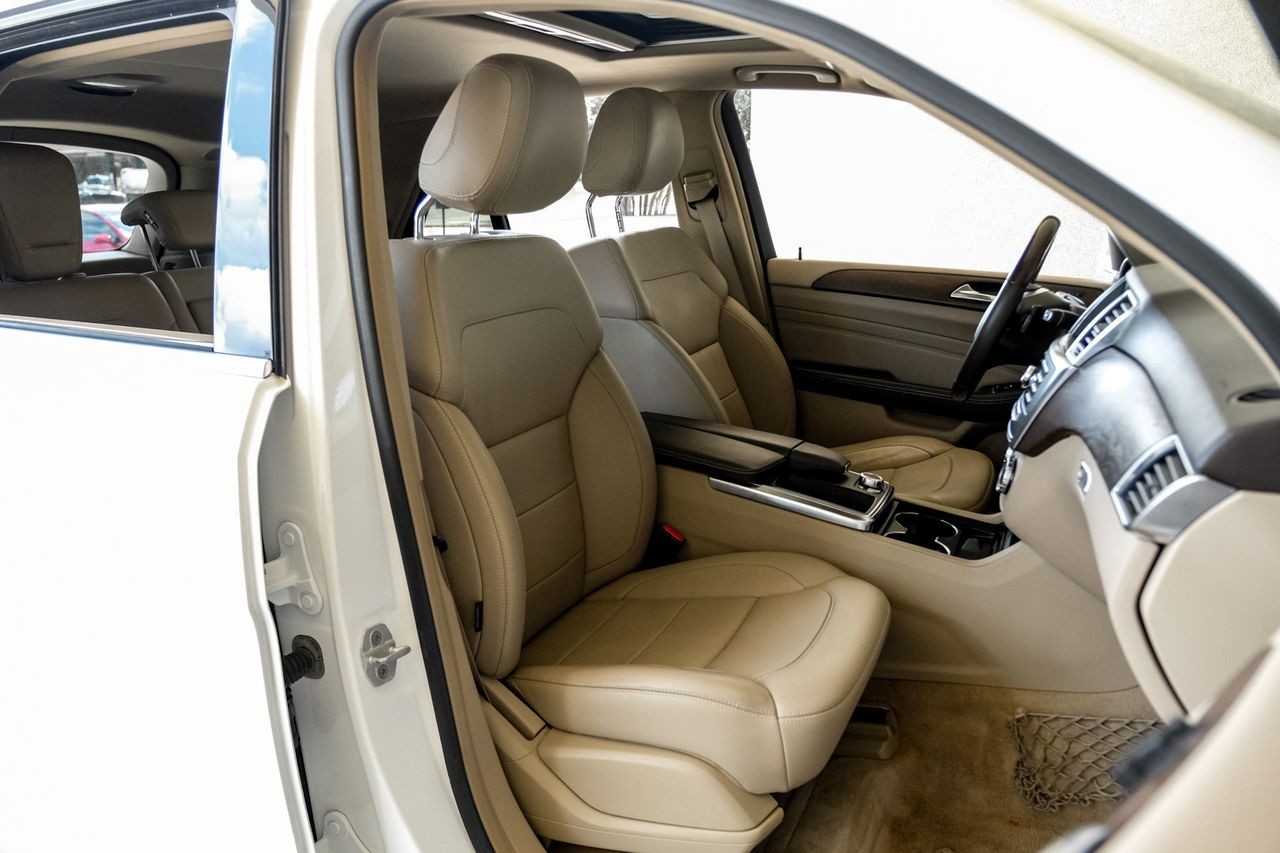 Mercedes-Benz M-Class Vehicle Main Gallery Image 30