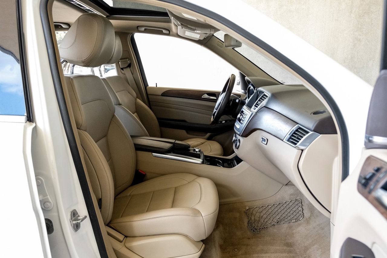 Mercedes-Benz M-Class Vehicle Main Gallery Image 31