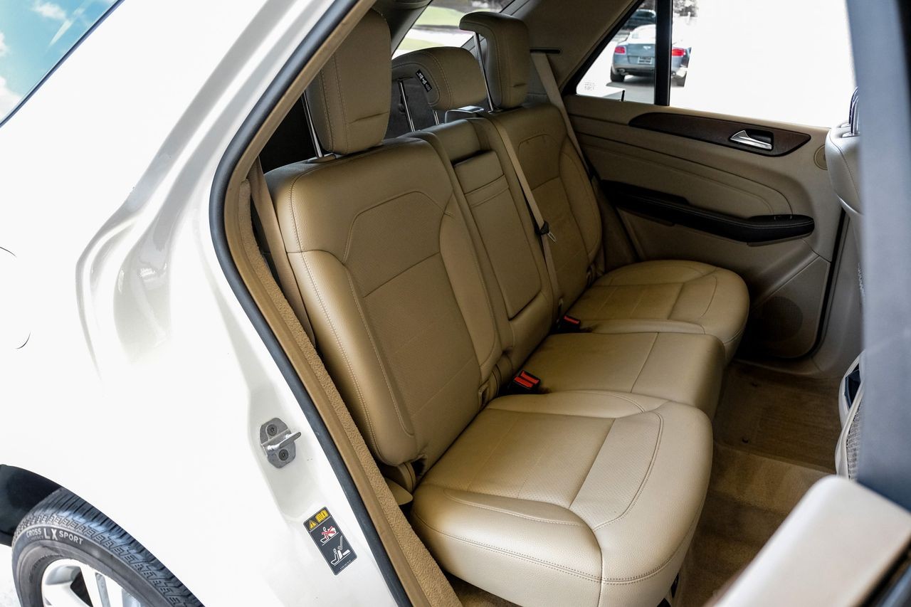 Mercedes-Benz M-Class Vehicle Main Gallery Image 32