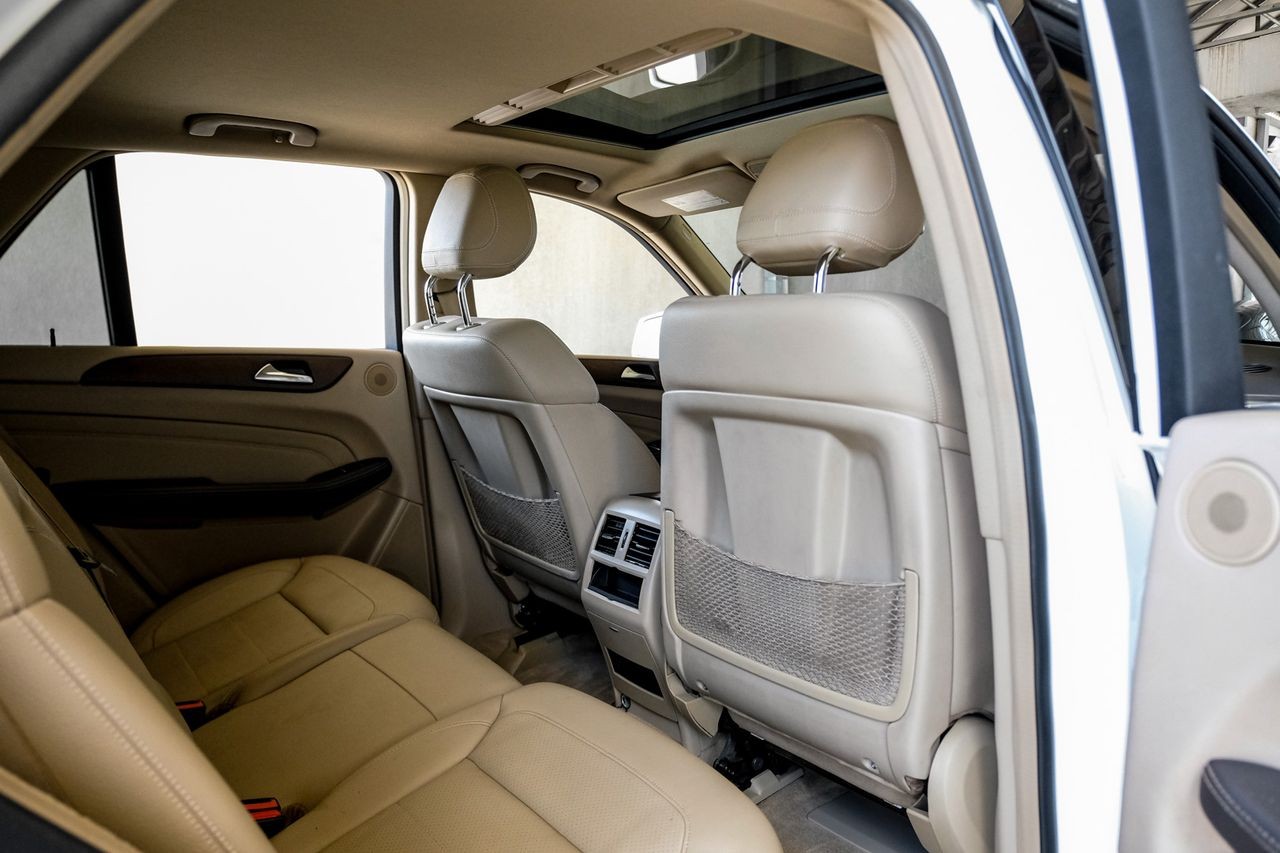 Mercedes-Benz M-Class Vehicle Main Gallery Image 33