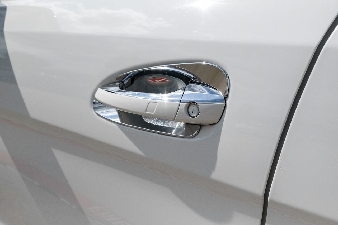 Mercedes-Benz M-Class Vehicle Main Gallery Image 36