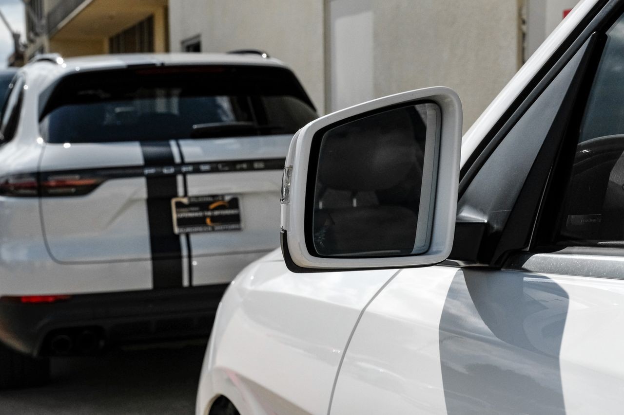 Mercedes-Benz M-Class Vehicle Main Gallery Image 37