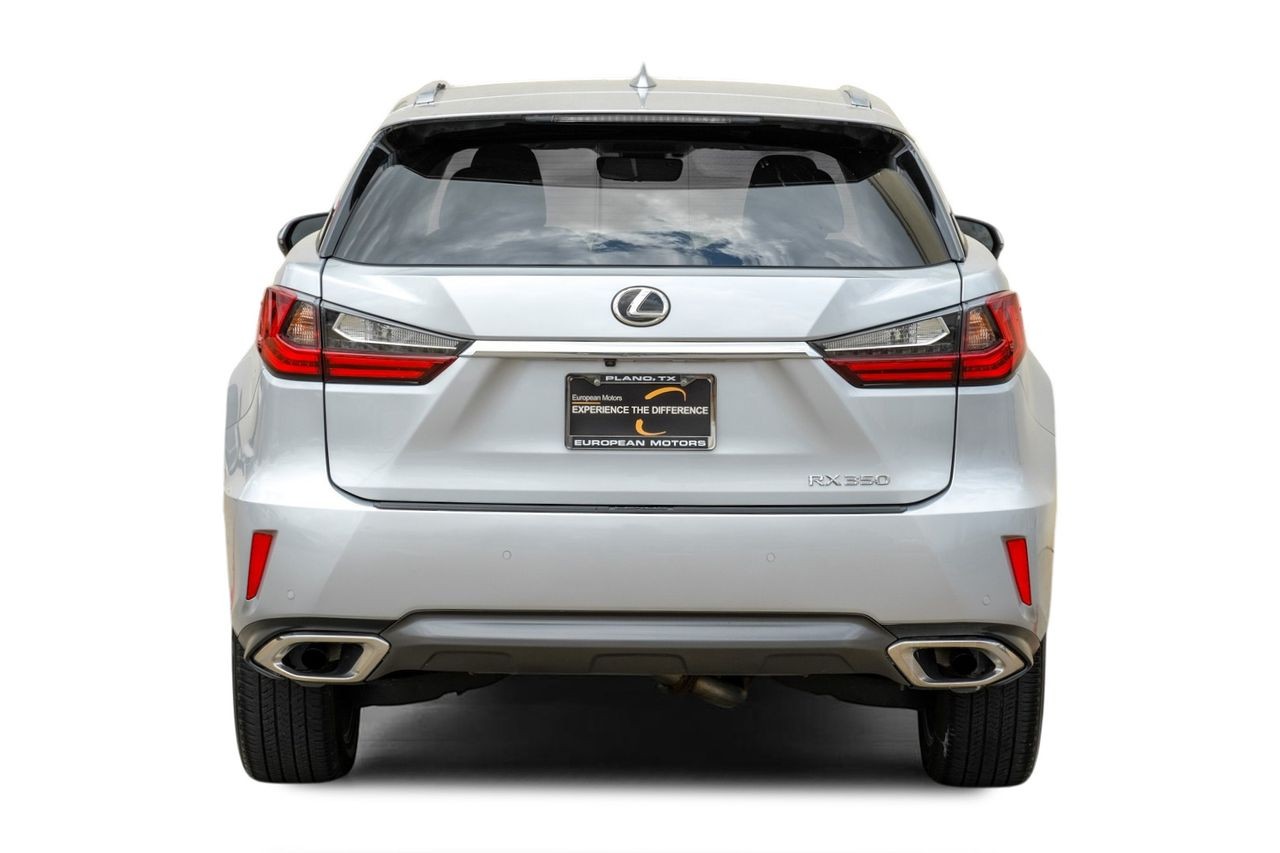 Lexus RX Vehicle Main Gallery Image 09