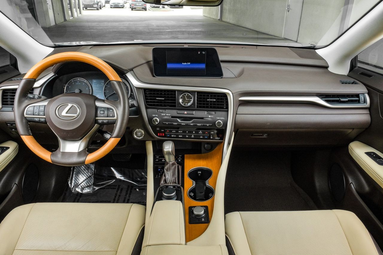 Lexus RX Vehicle Main Gallery Image 14