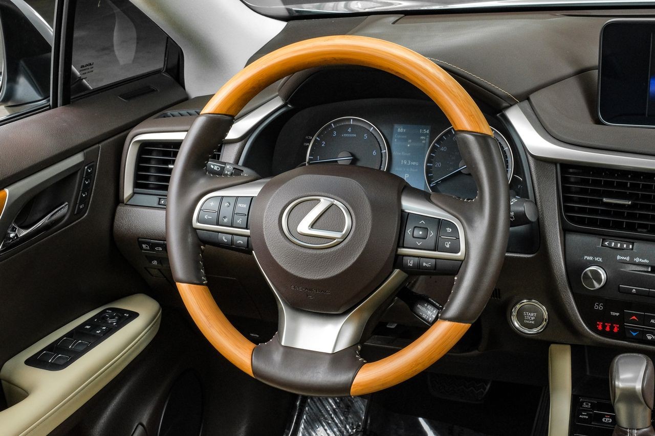 Lexus RX Vehicle Main Gallery Image 16