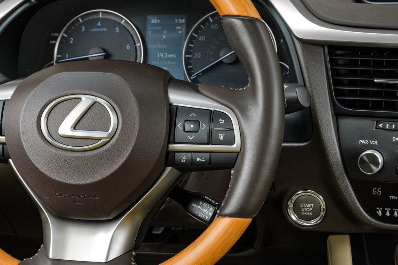 Lexus RX Vehicle Main Gallery Image 18