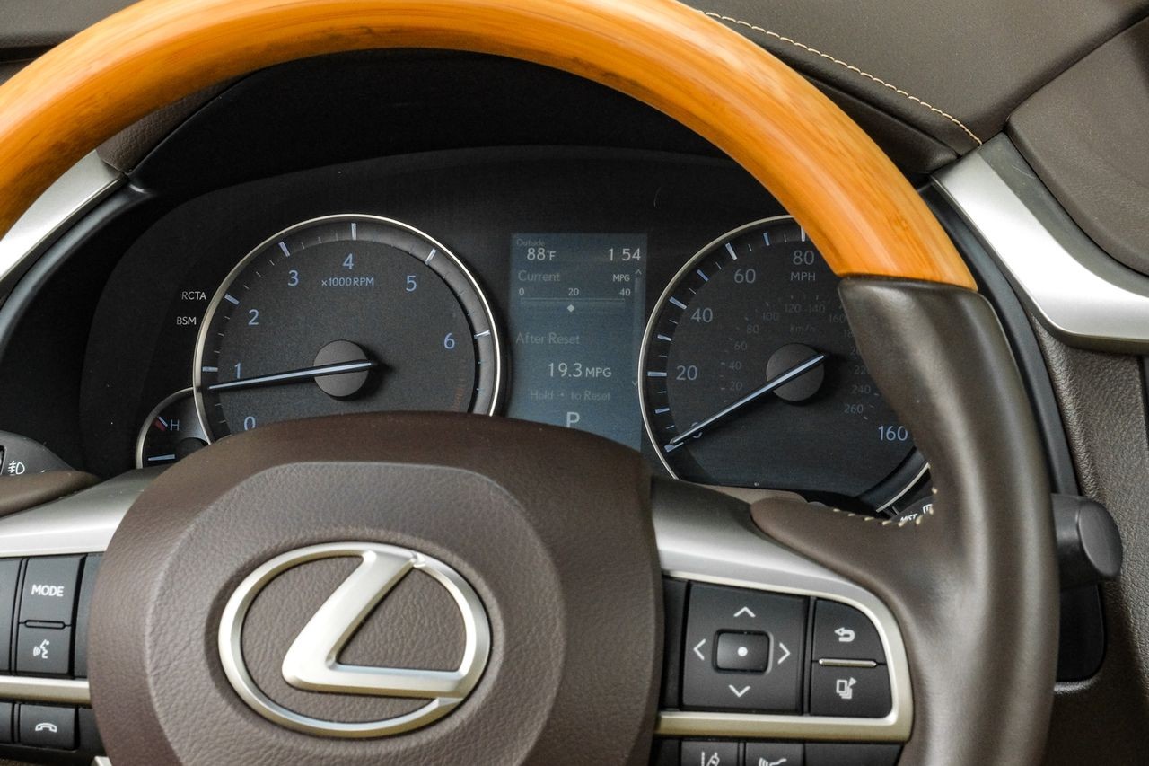 Lexus RX Vehicle Main Gallery Image 19