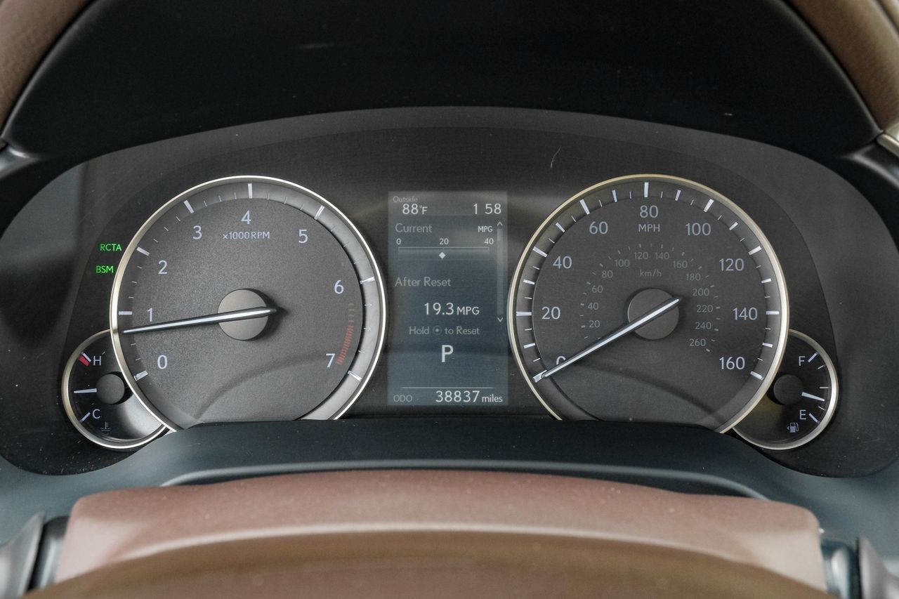 Lexus RX Vehicle Main Gallery Image 20