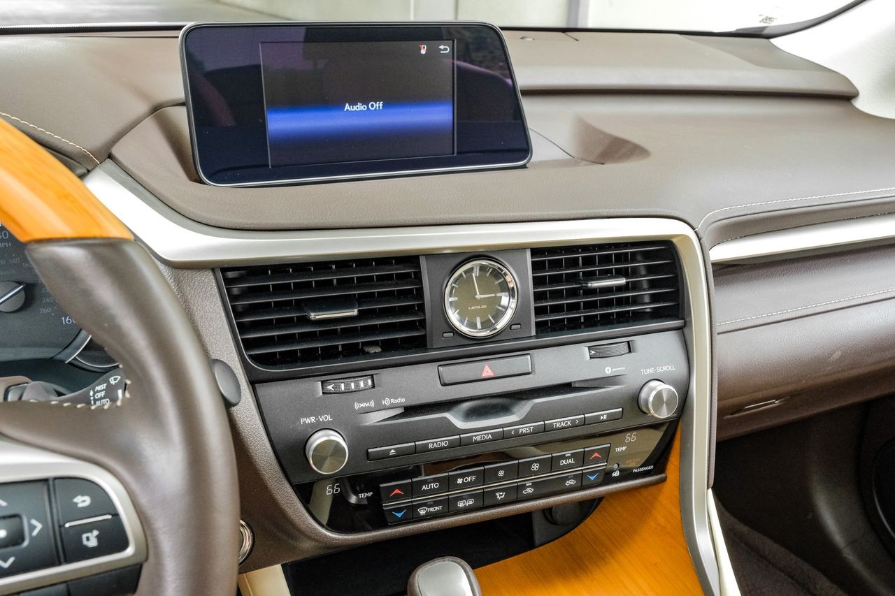 Lexus RX Vehicle Main Gallery Image 31