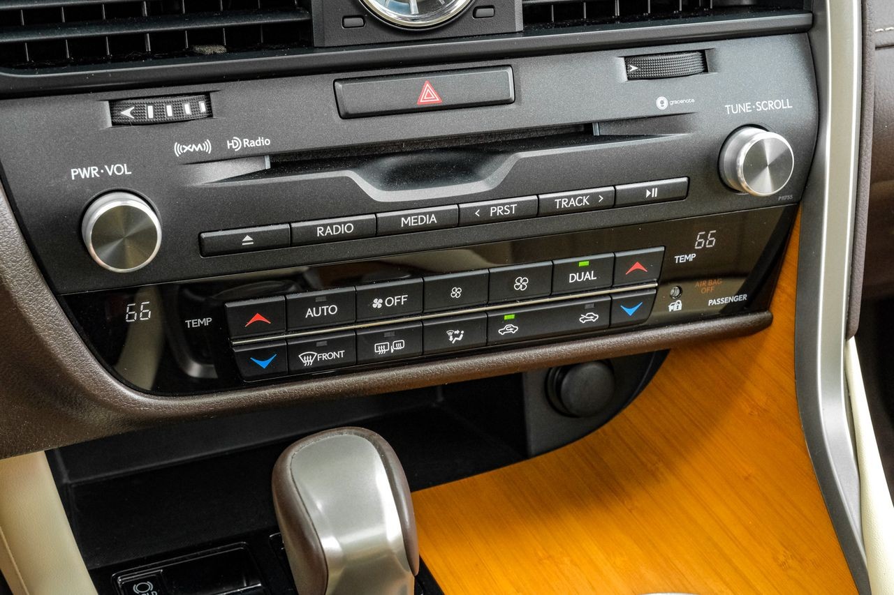 Lexus RX Vehicle Main Gallery Image 32