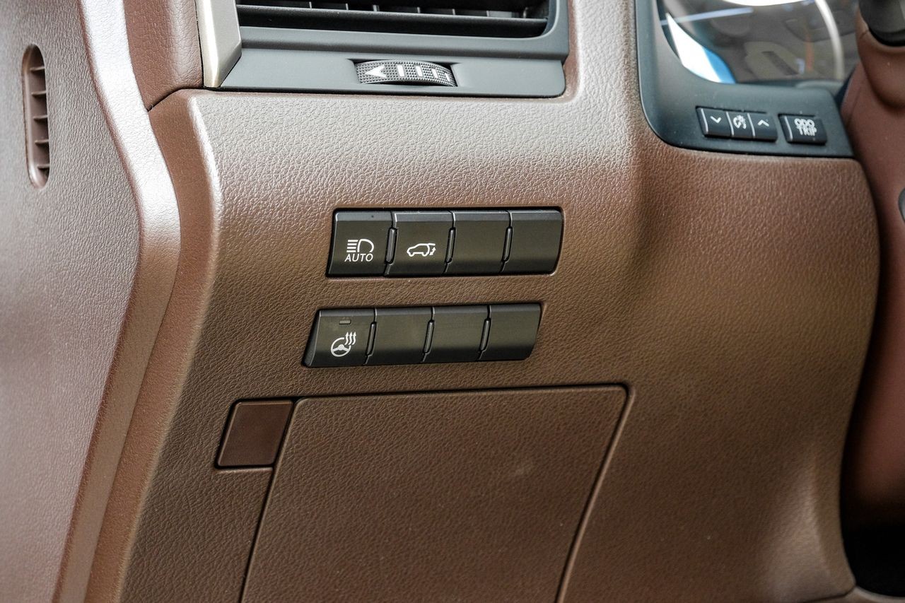 Lexus RX Vehicle Main Gallery Image 34