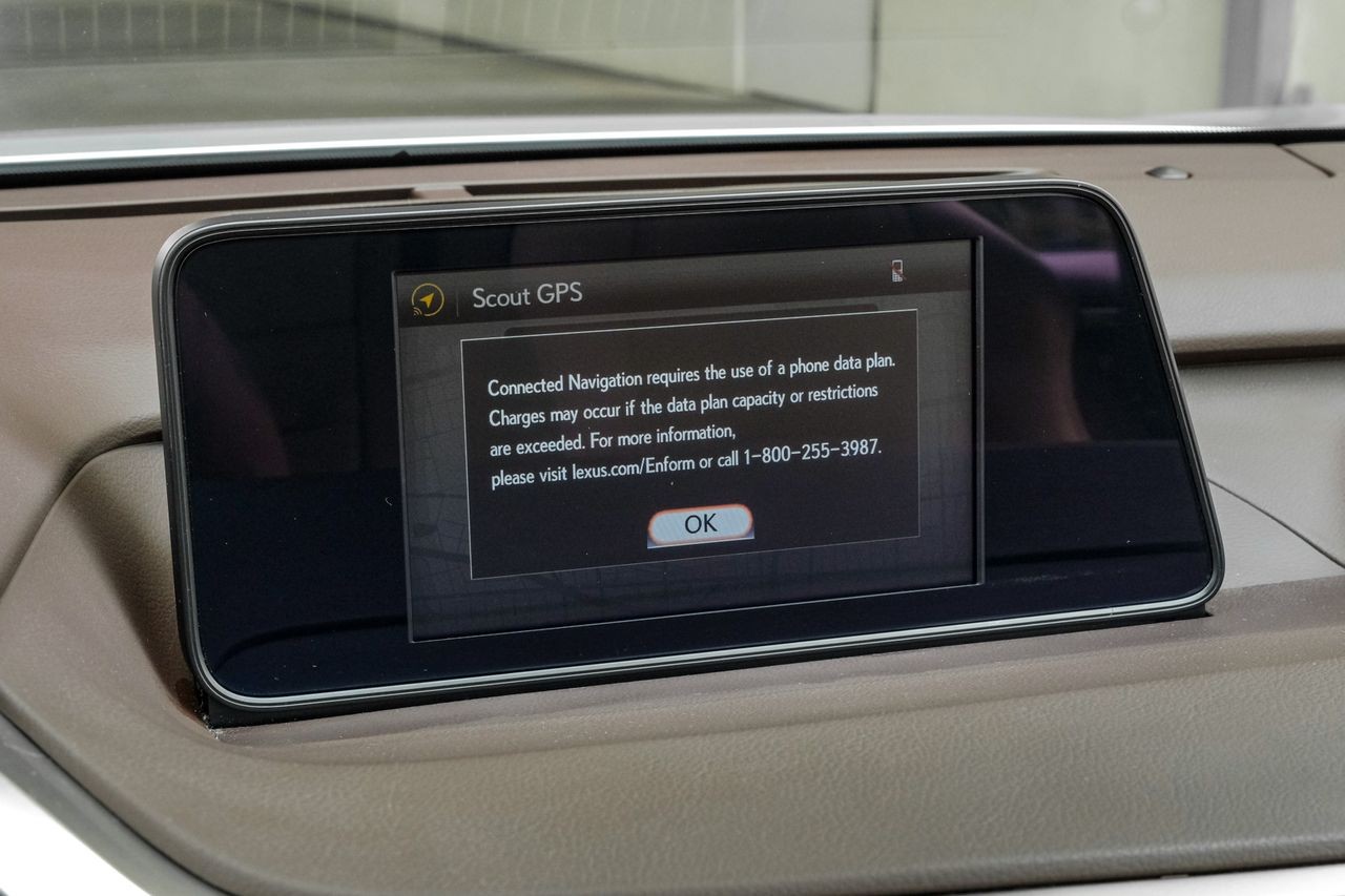 Lexus RX Vehicle Main Gallery Image 37