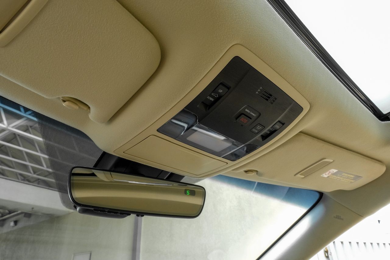 Lexus RX Vehicle Main Gallery Image 39