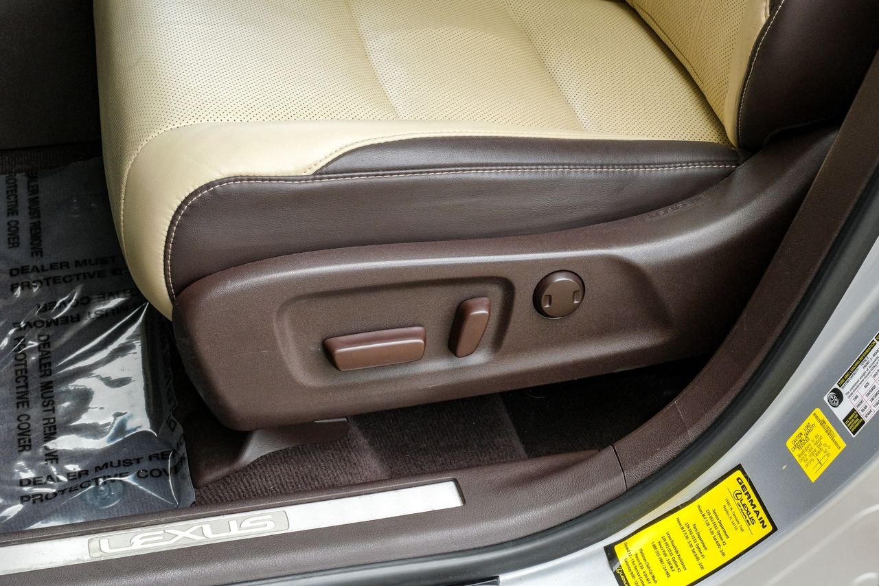 Lexus RX Vehicle Main Gallery Image 41