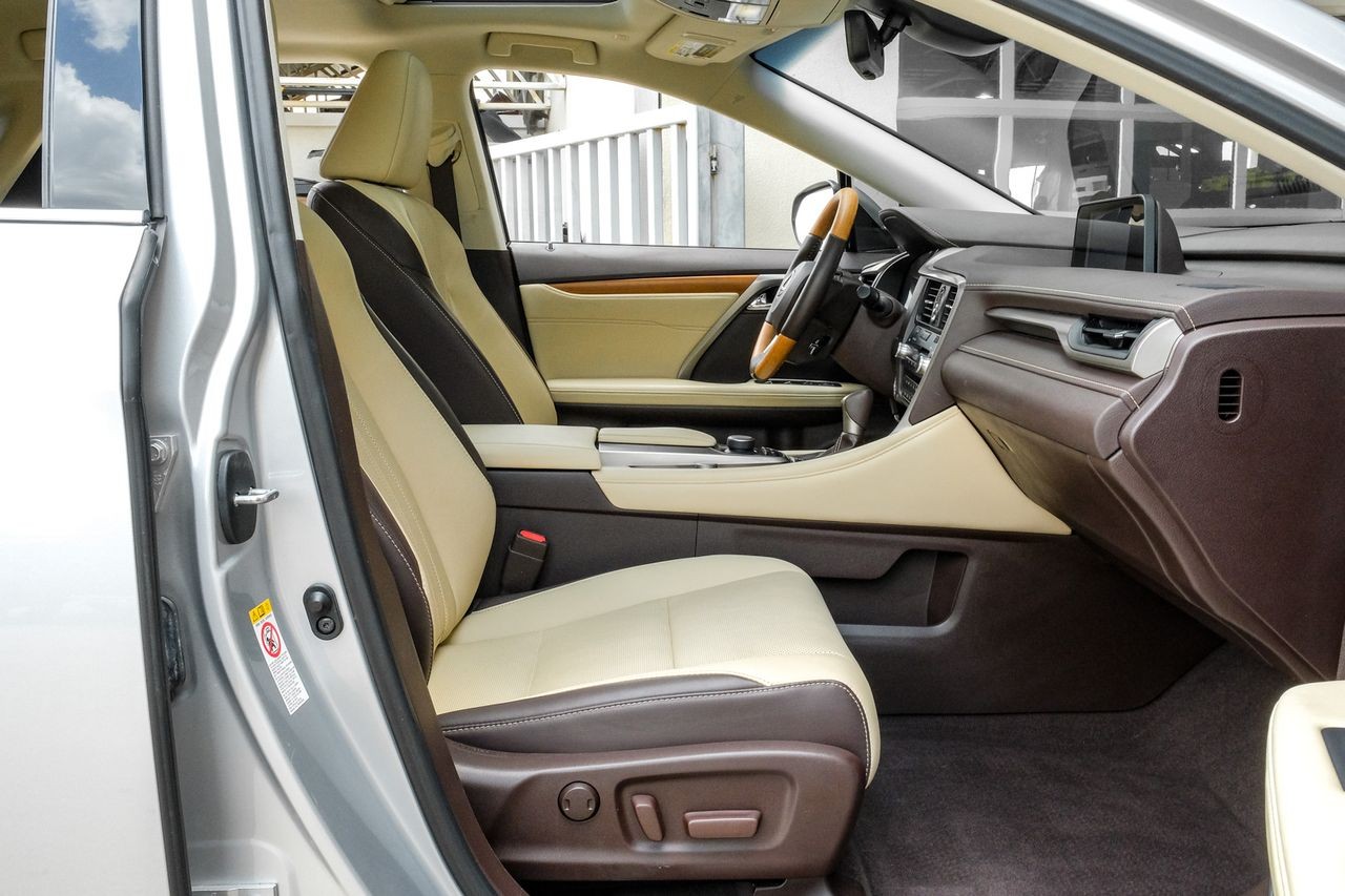 Lexus RX Vehicle Main Gallery Image 42