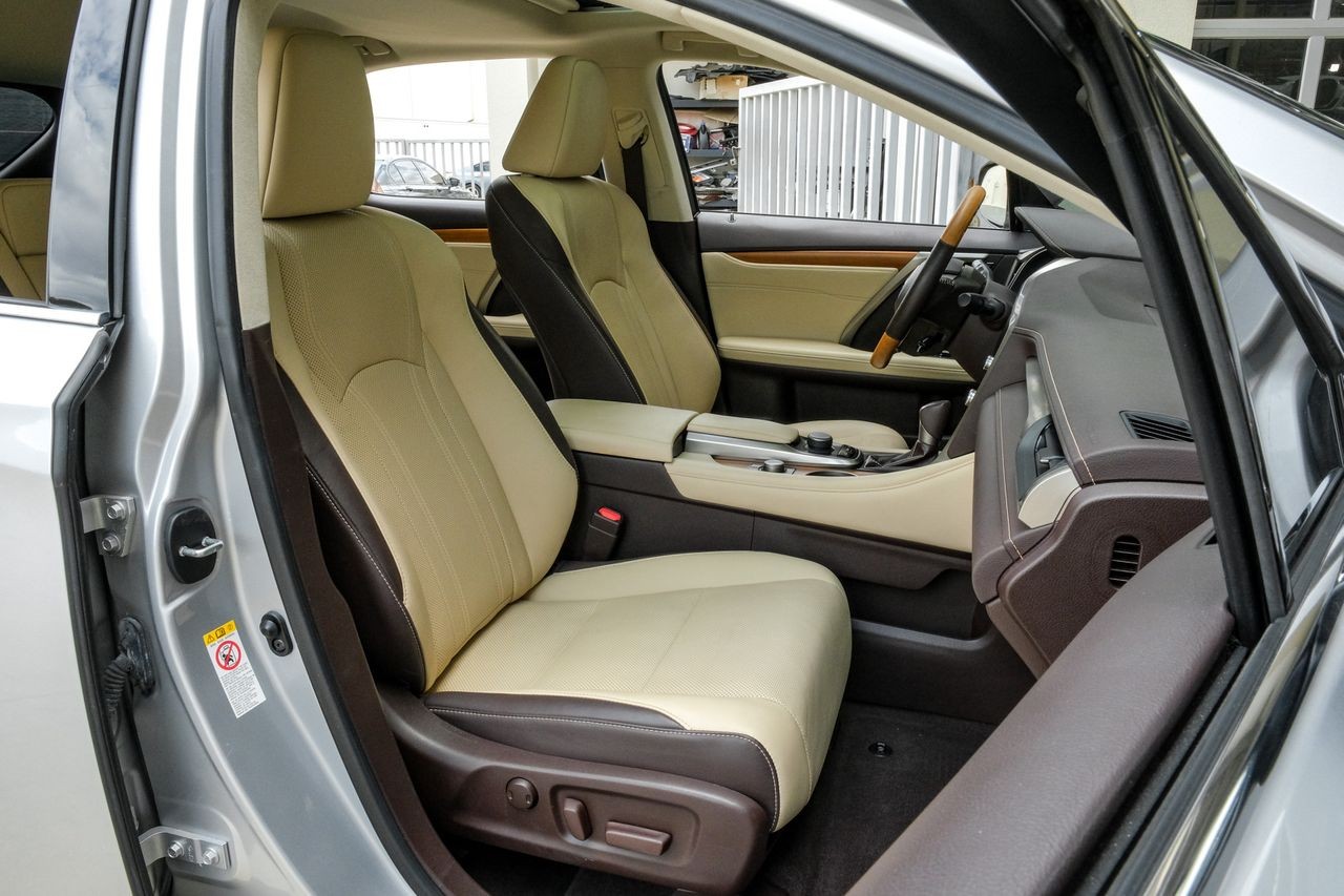 Lexus RX Vehicle Main Gallery Image 43