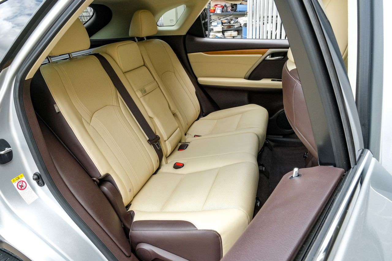 Lexus RX Vehicle Main Gallery Image 45