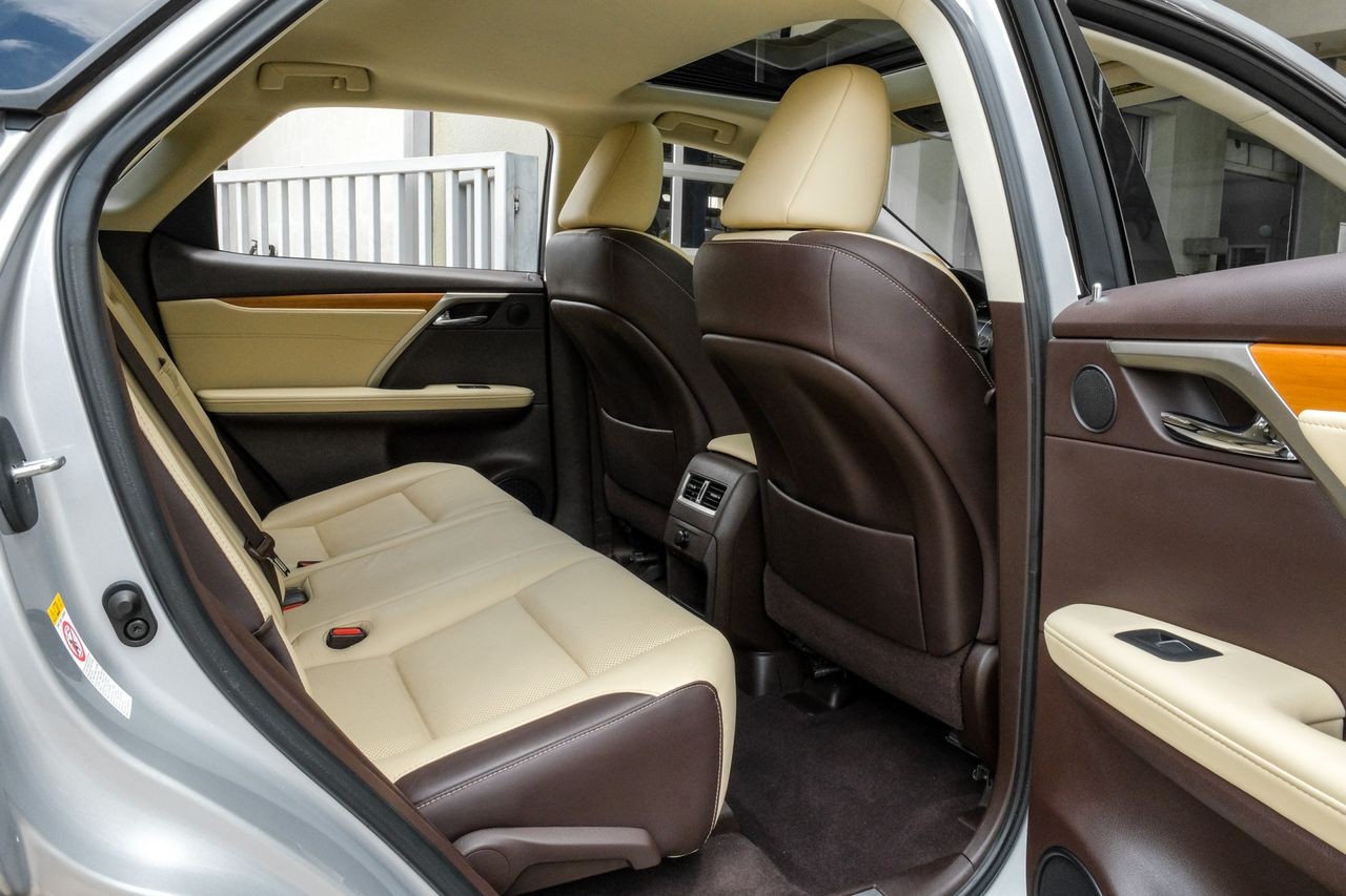 Lexus RX Vehicle Main Gallery Image 46