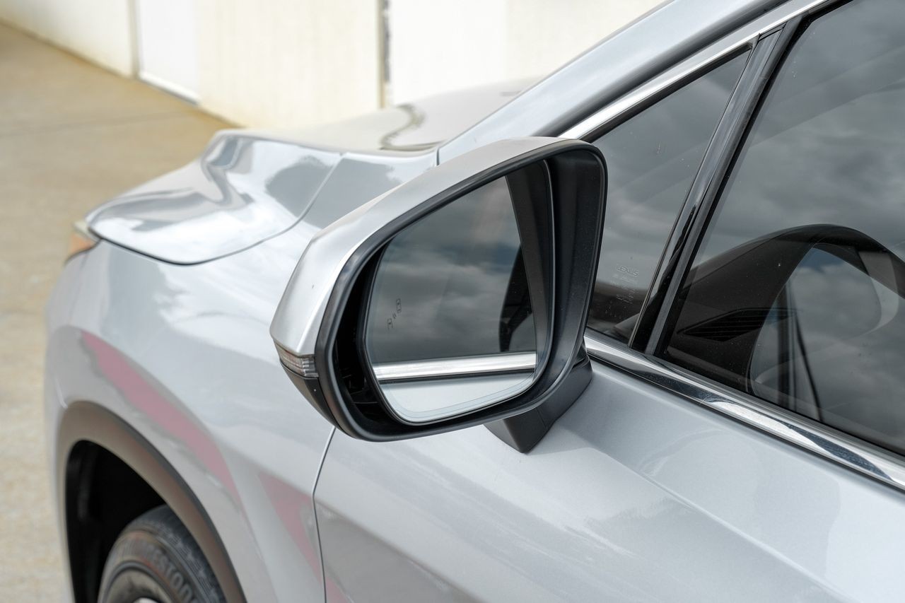 Lexus RX Vehicle Main Gallery Image 50