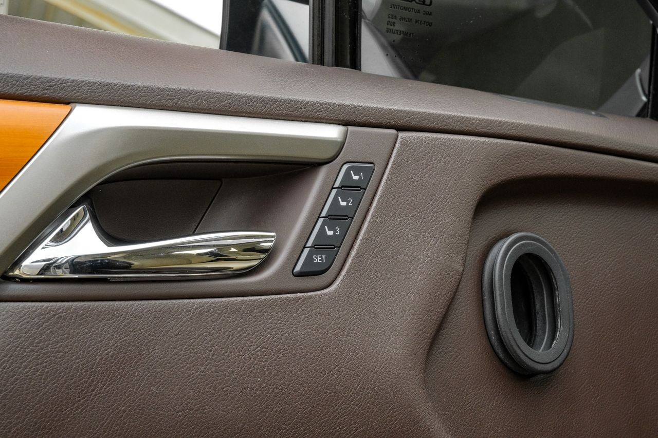 Lexus RX Vehicle Main Gallery Image 53