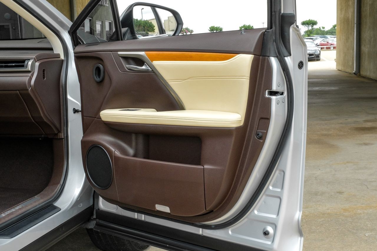 Lexus RX Vehicle Main Gallery Image 54