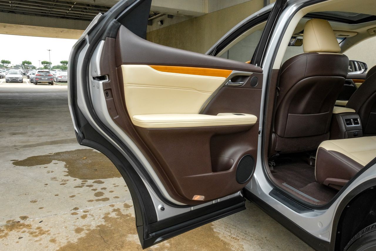 Lexus RX Vehicle Main Gallery Image 55