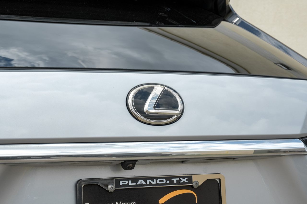 Lexus RX Vehicle Main Gallery Image 59