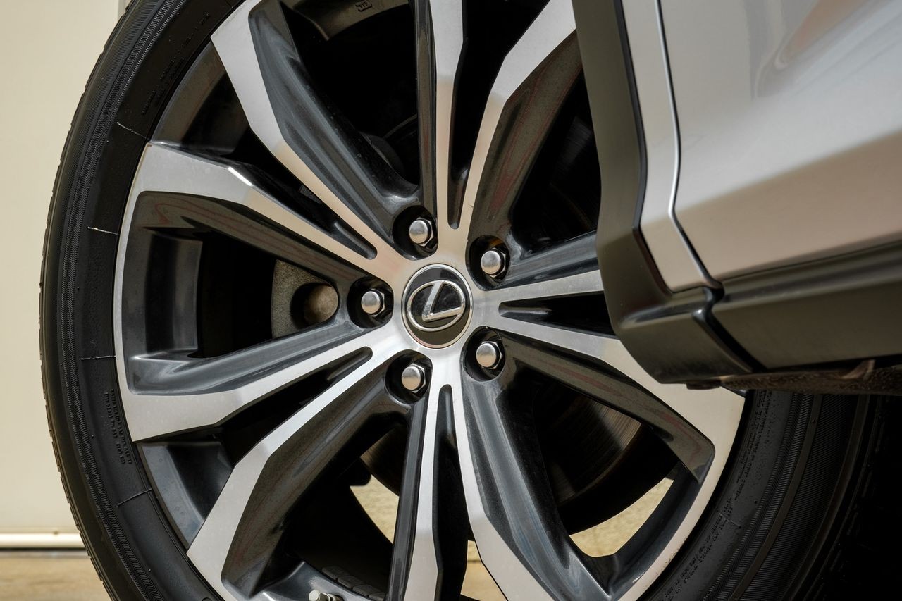 Lexus RX Vehicle Main Gallery Image 68