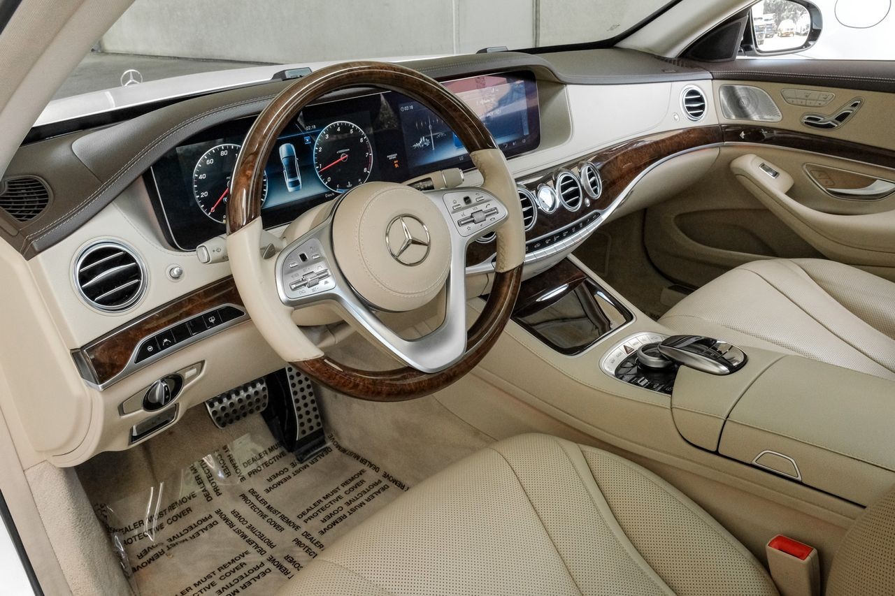 Mercedes-Benz S-Class Vehicle Main Gallery Image 03