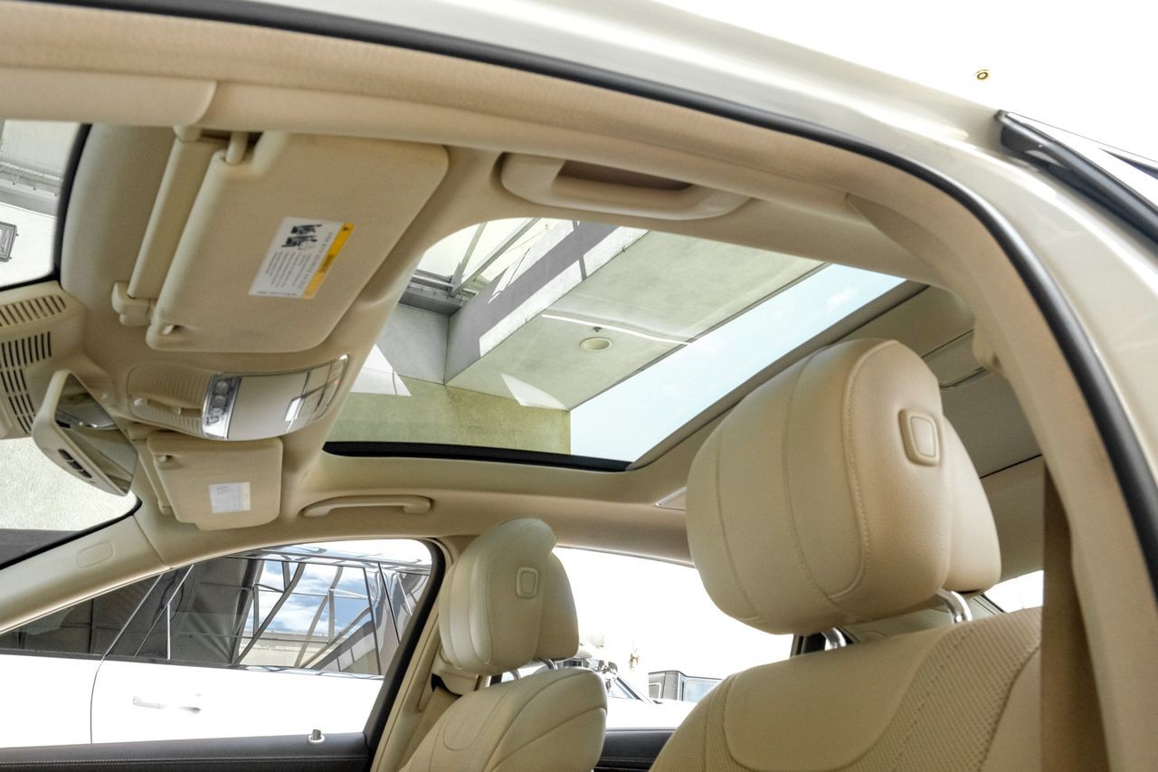 Mercedes-Benz S-Class Vehicle Main Gallery Image 05