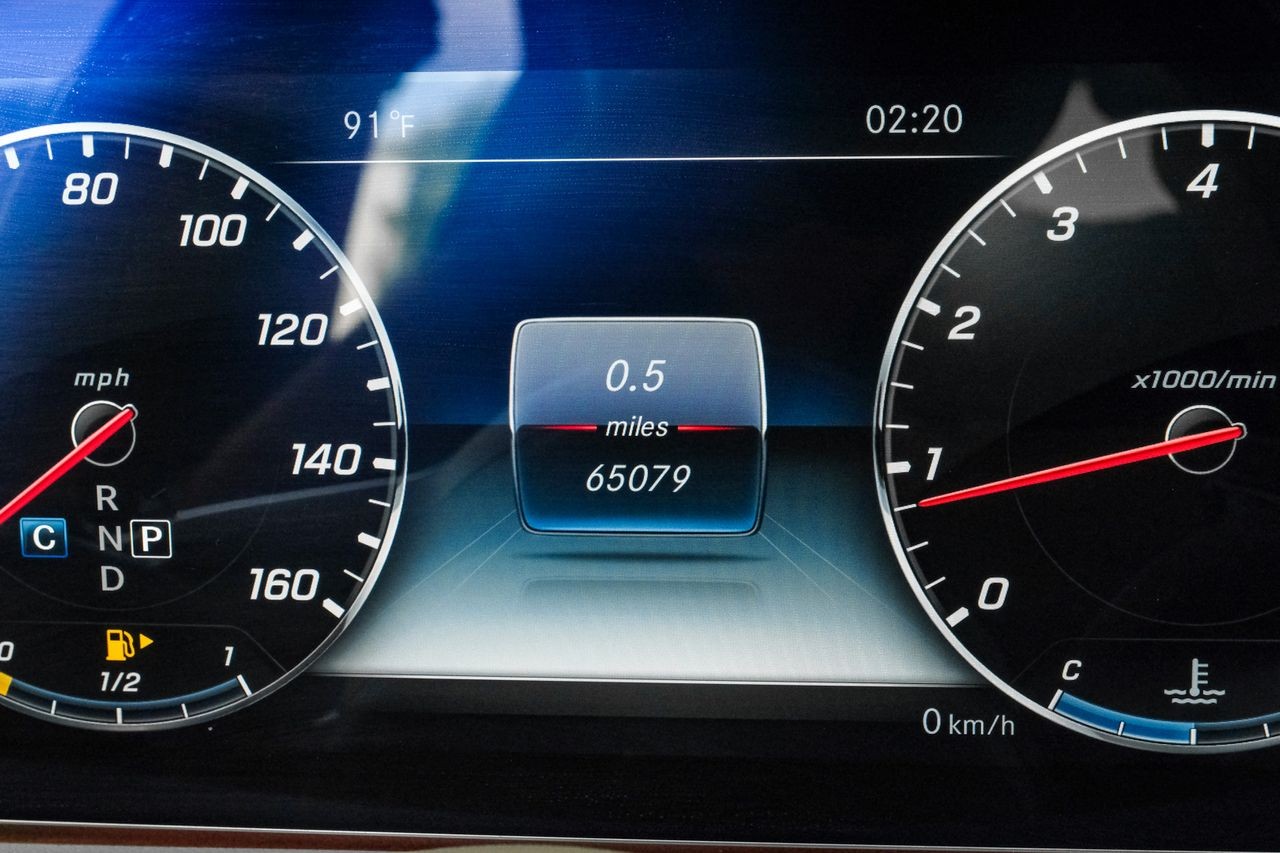 Mercedes-Benz S-Class Vehicle Main Gallery Image 22