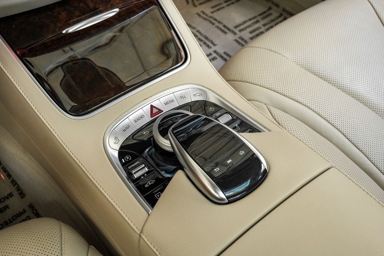 Mercedes-Benz S-Class Vehicle Main Gallery Image 26