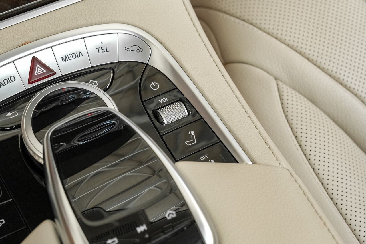 Mercedes-Benz S-Class Vehicle Main Gallery Image 30