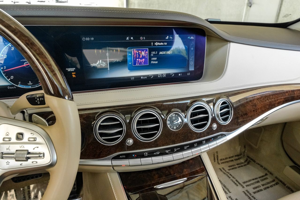 Mercedes-Benz S-Class Vehicle Main Gallery Image 31