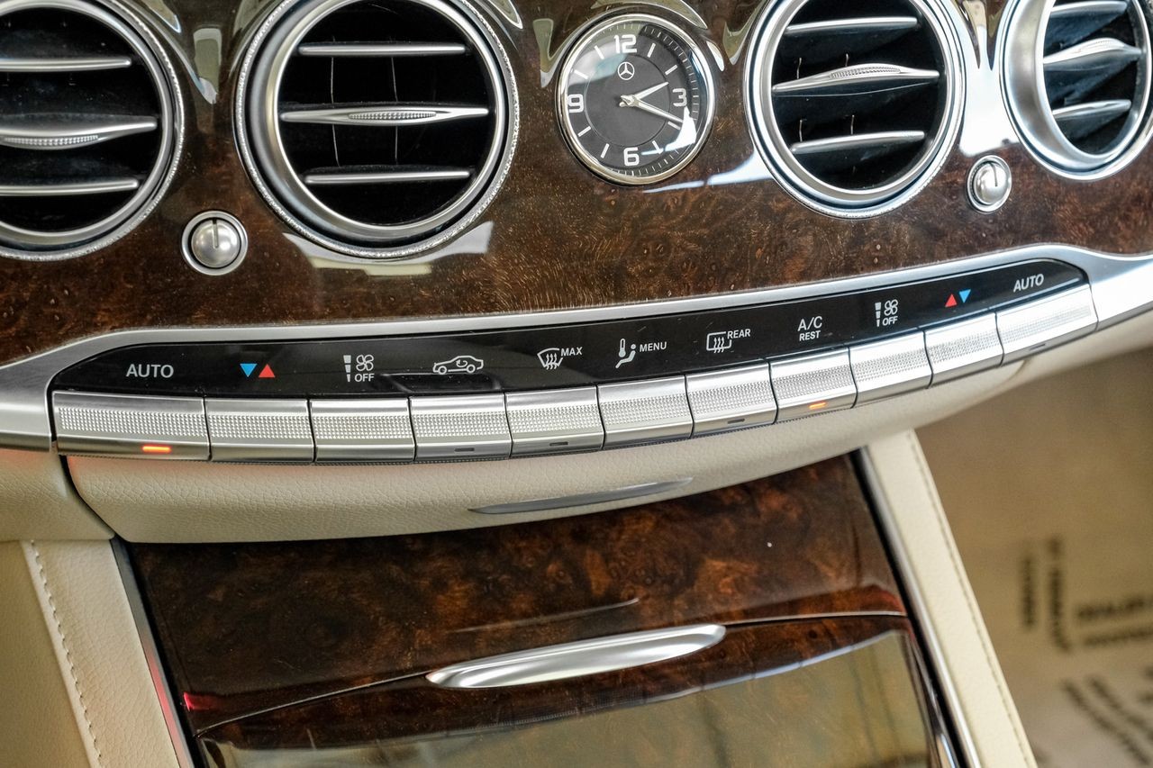 Mercedes-Benz S-Class Vehicle Main Gallery Image 32